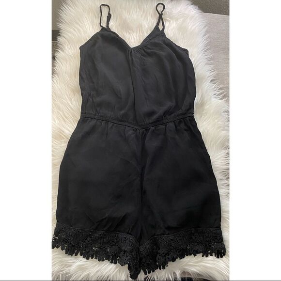 ✨Women's Black Mysterious Muse Crochet Romper✨ - Picture 4 of 7